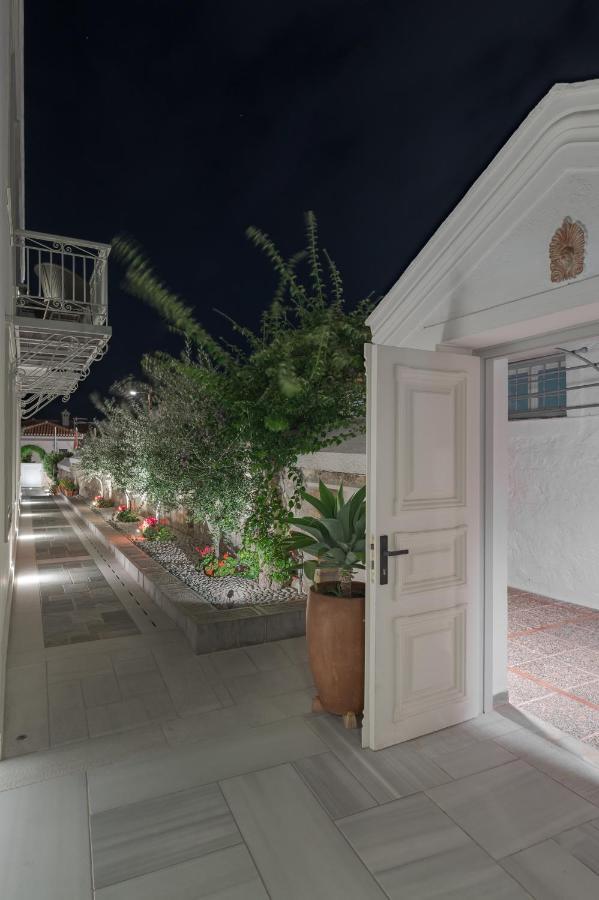 Zoe'S Club Aparthotel Spetses Town ภายนอก รูปภาพ